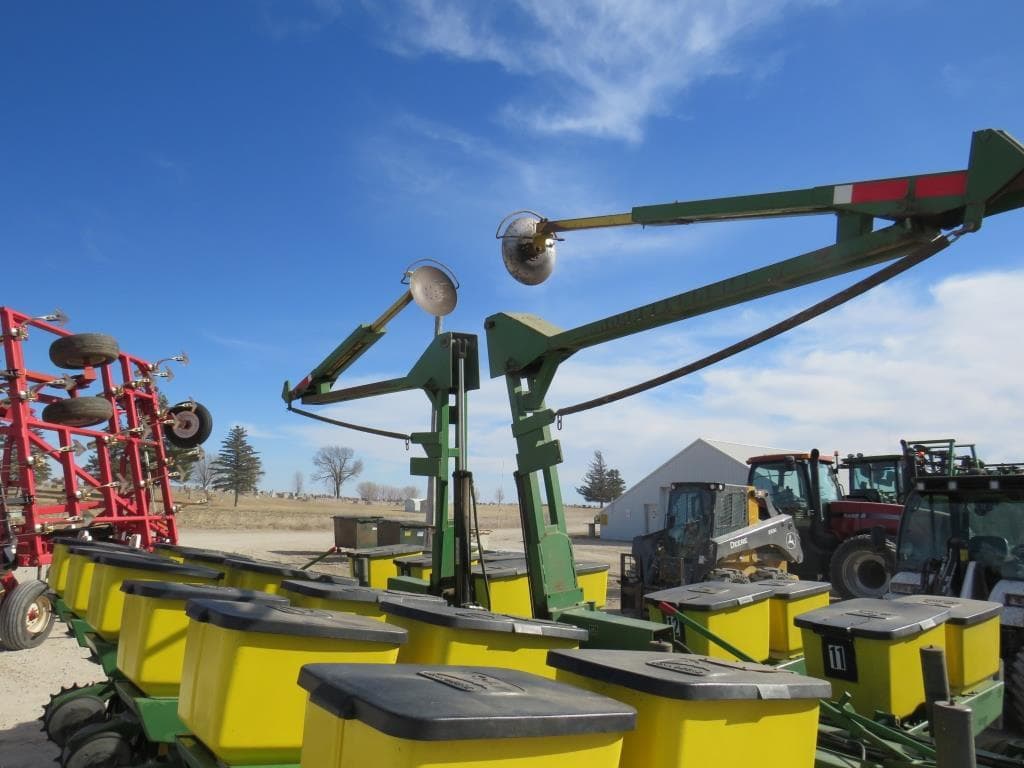 Image of John Deere 7000 Primary image