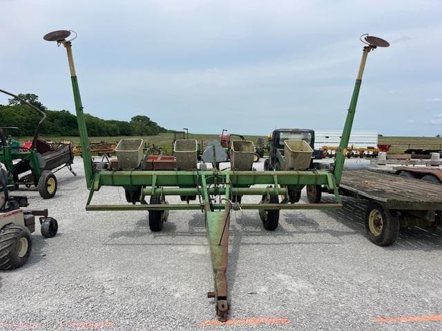 Image of John Deere 7000 equipment image 1