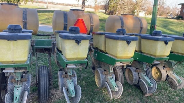 Image of John Deere 7000 equipment image 4