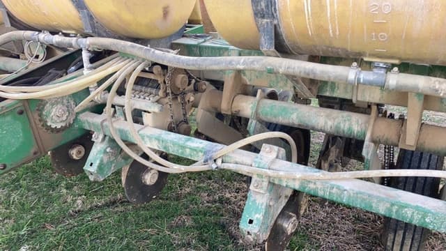 Image of John Deere 7000 equipment image 1