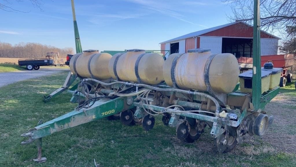 John Deere 7000 Equipment Image0