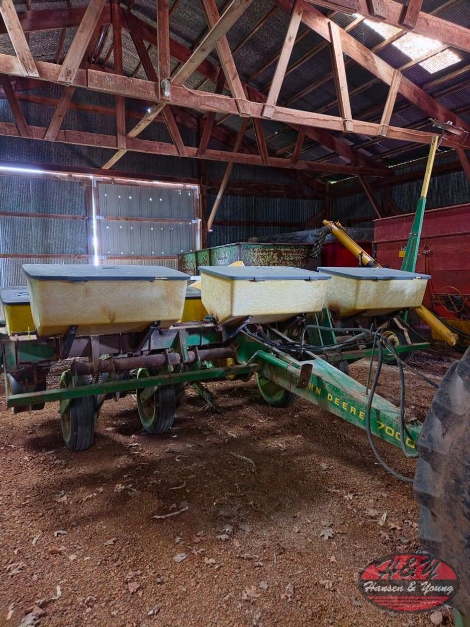 John Deere 7000 Equipment Image0