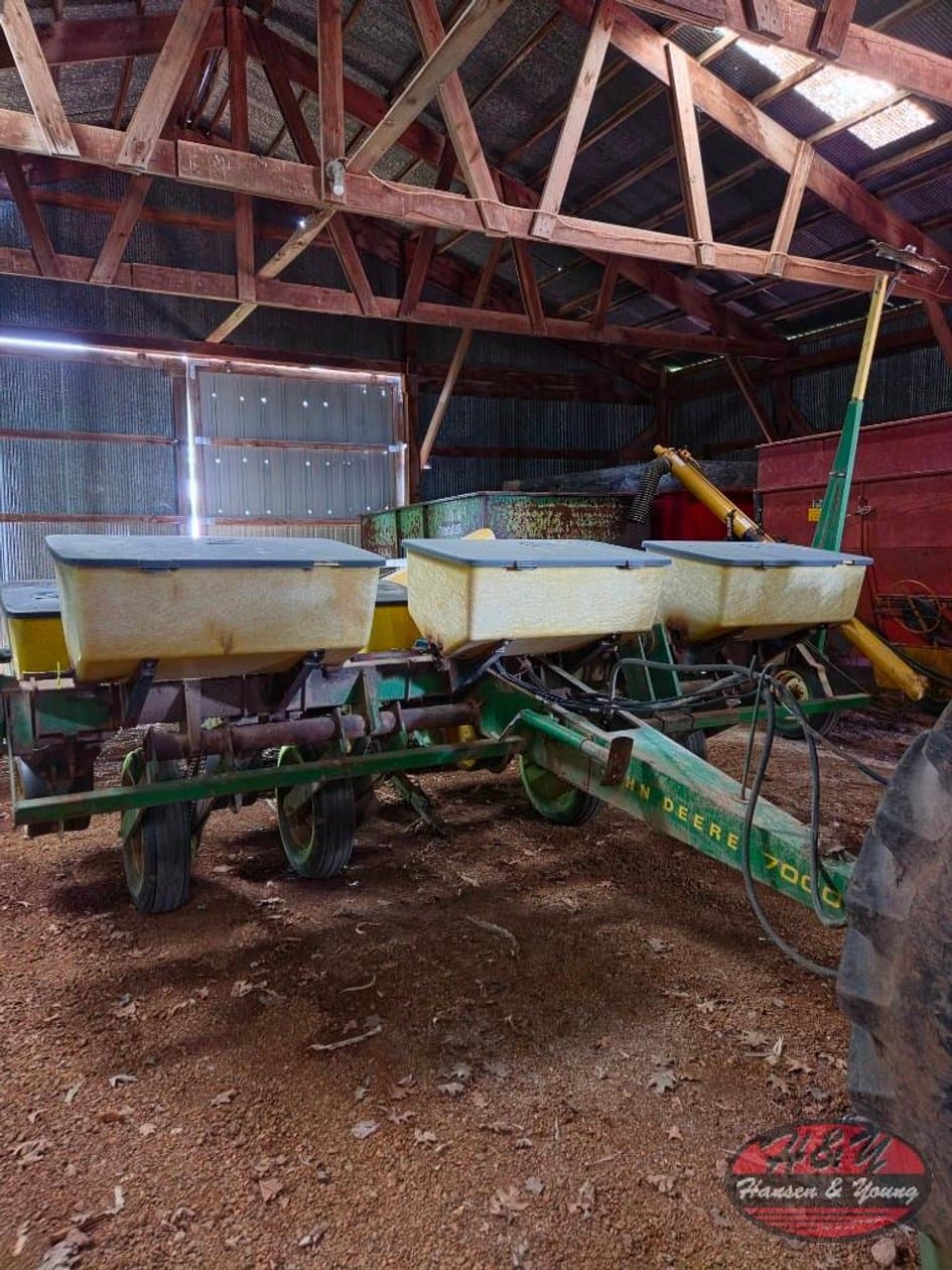 Image of John Deere 7000 Image 0