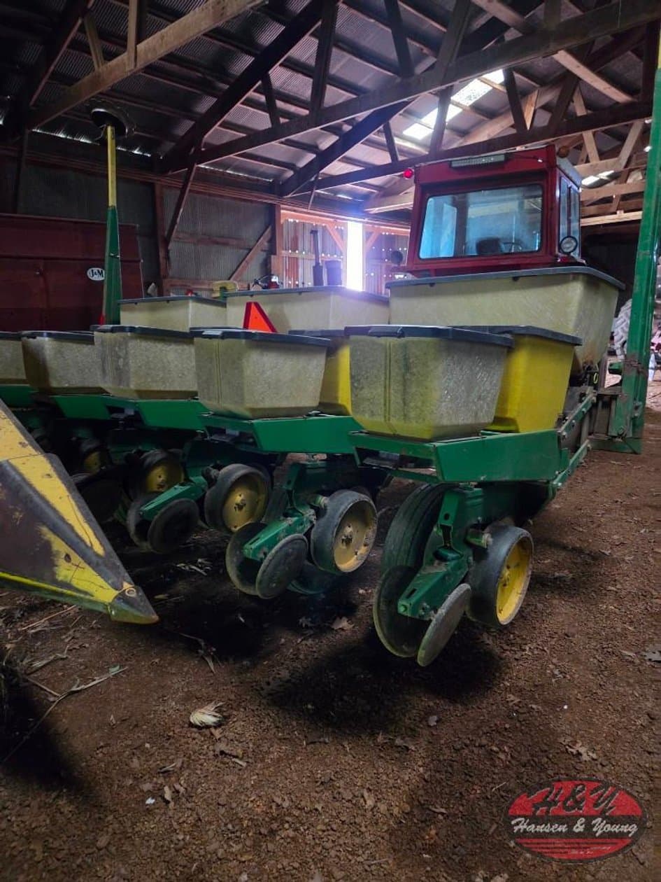 Image of John Deere 7000 Image 1