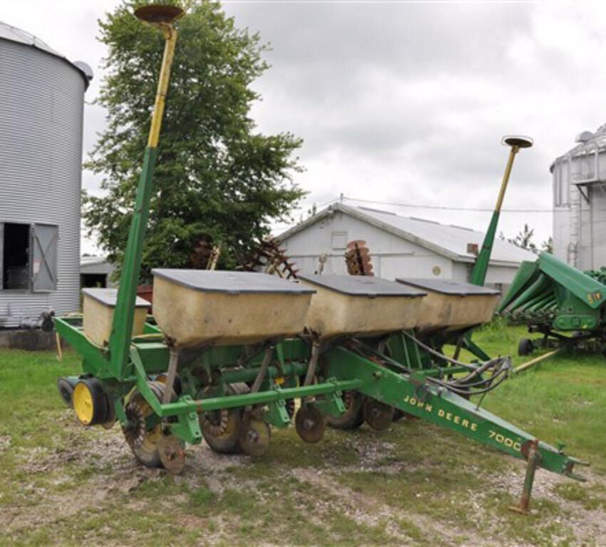 Image of John Deere 7000 Primary image