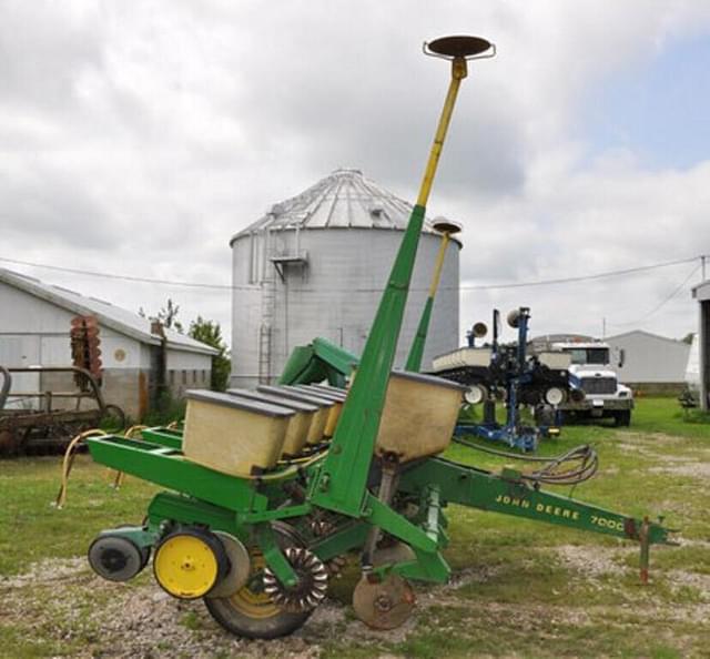 Image of John Deere 7000 equipment image 3