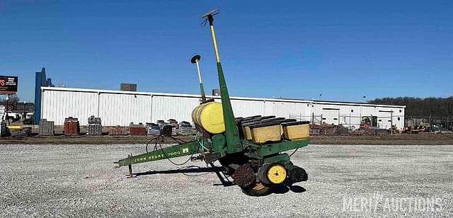 Image of John Deere 7000 equipment image 1