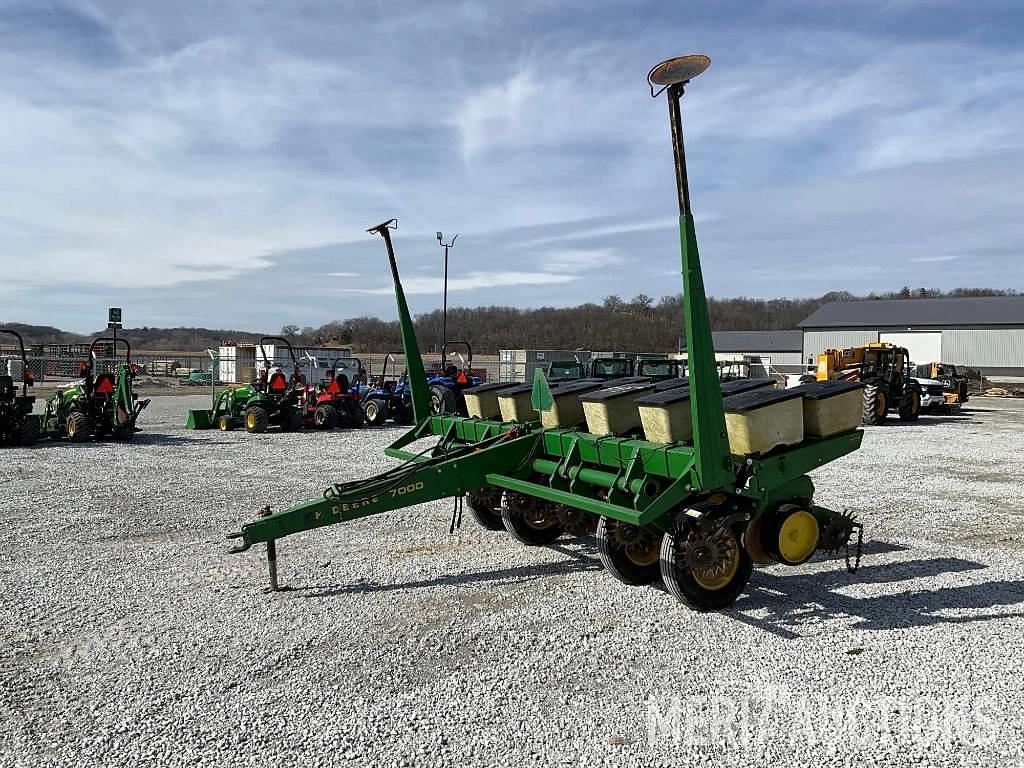 Image of John Deere 7000 Primary image