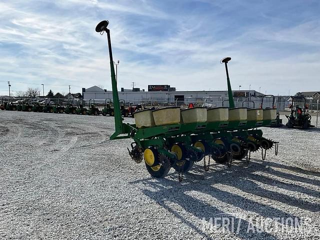 Image of John Deere 7000 equipment image 2