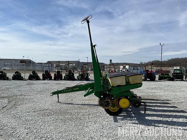 Image of John Deere 7000 equipment image 1