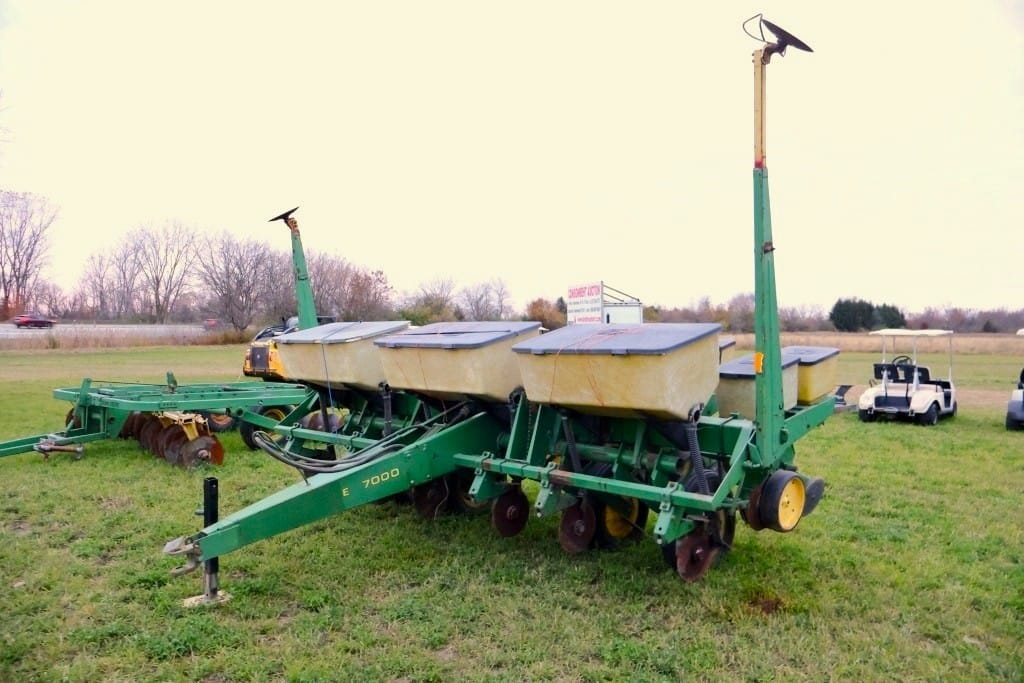 John Deere 7000 Equipment Image0