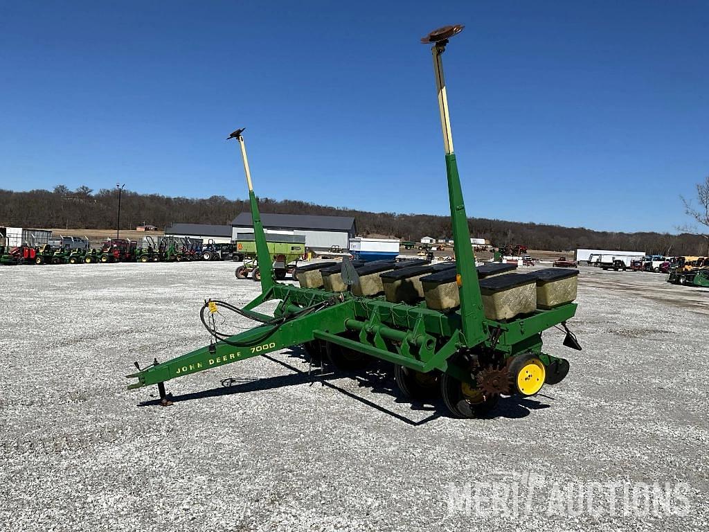 Image of John Deere 7000 Primary image