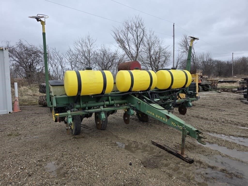 John Deere 7000 Equipment Image0