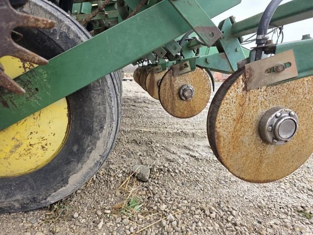 Image of John Deere 7000 equipment image 2