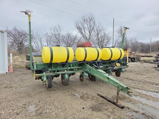 Image of John Deere 7000 equipment image 1