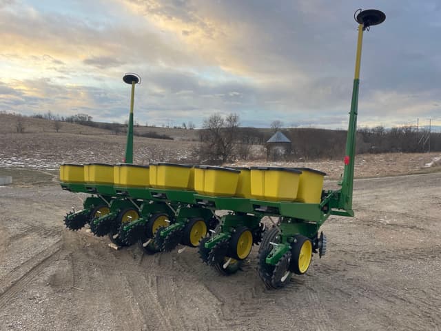 Image of John Deere 7000 equipment image 3