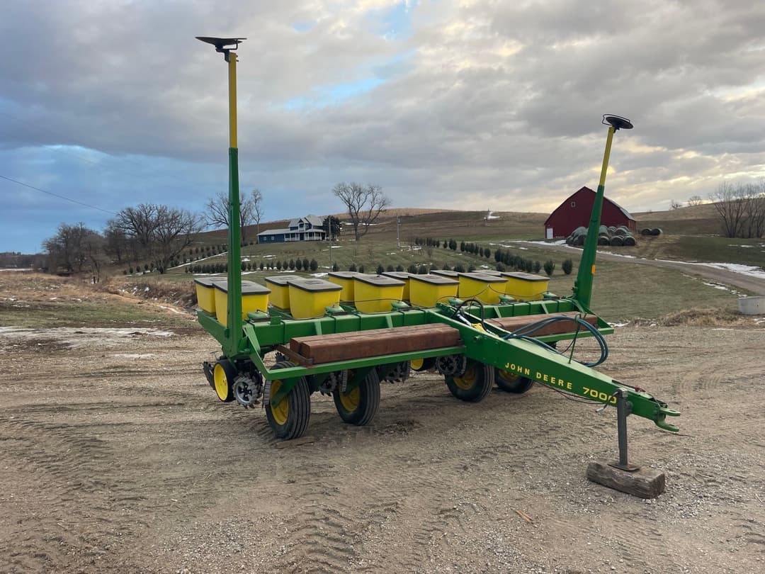 Image of John Deere 7000 Primary image