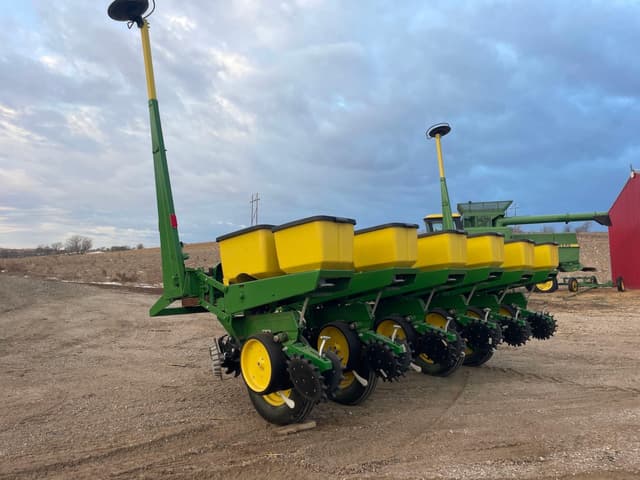 Image of John Deere 7000 equipment image 2