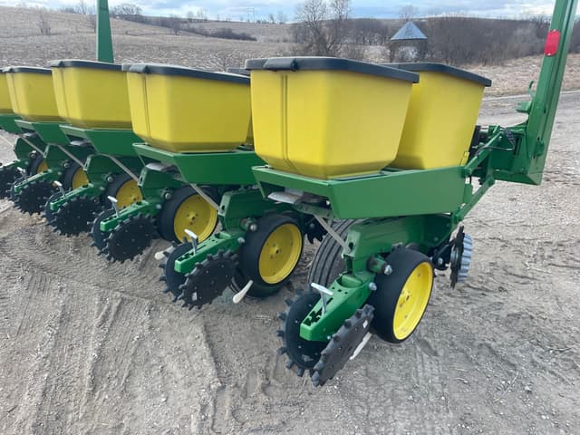 Image of John Deere 7000 equipment image 4