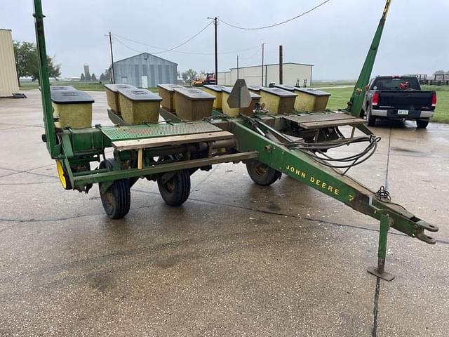 Image of John Deere 7000 equipment image 2
