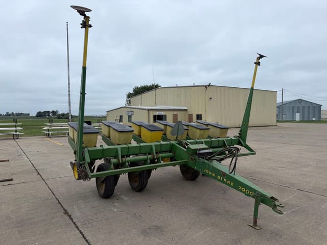 Image of John Deere 7000 equipment image 2