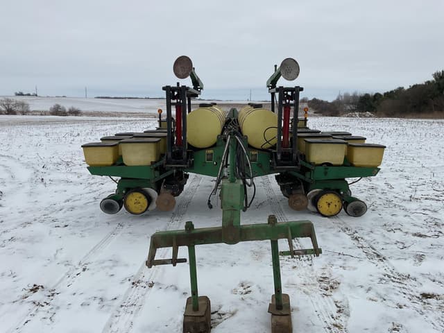 Image of John Deere 7000 equipment image 2