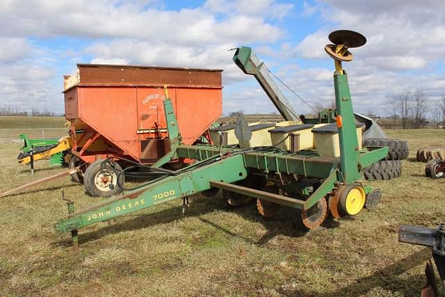 Image of John Deere 7000 equipment image 2