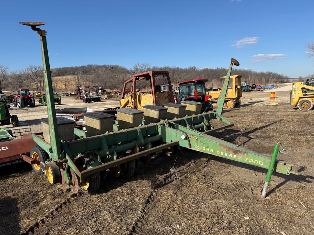 Image of John Deere 7000 Primary image
