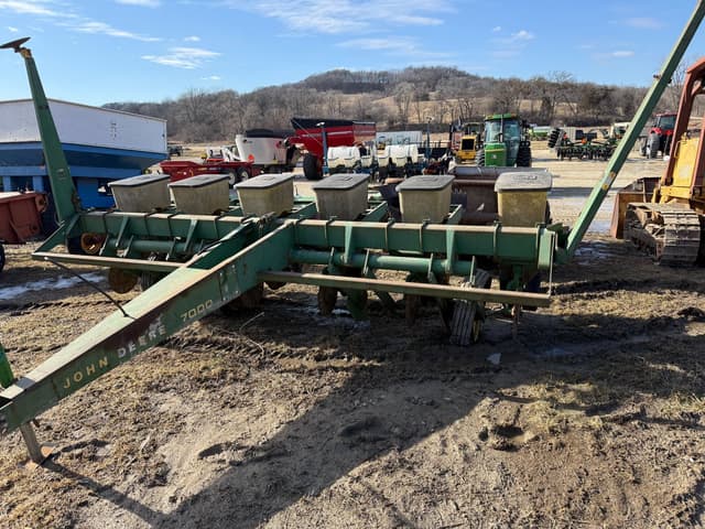 Image of John Deere 7000 equipment image 2