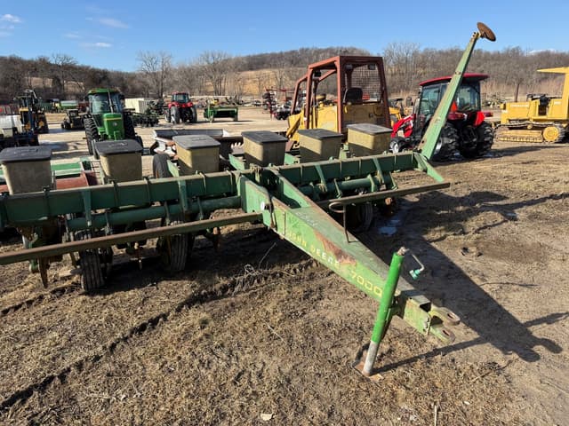 Image of John Deere 7000 equipment image 1
