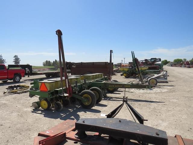 Image of John Deere 7000 equipment image 1