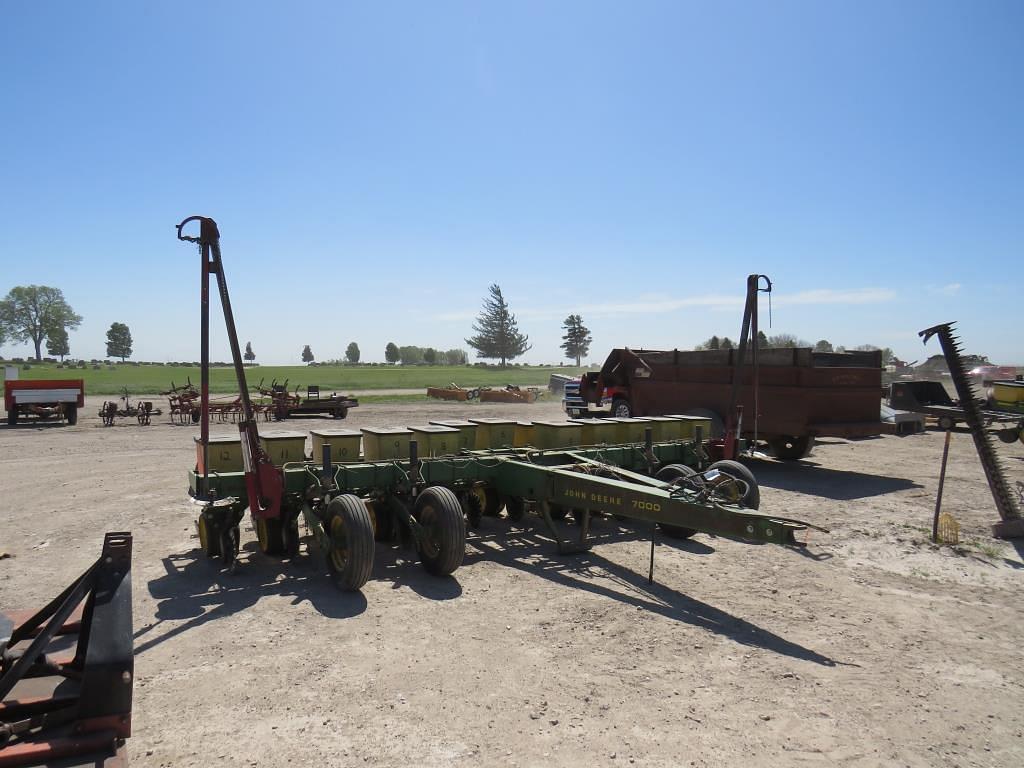 Image of John Deere 7000 Primary image