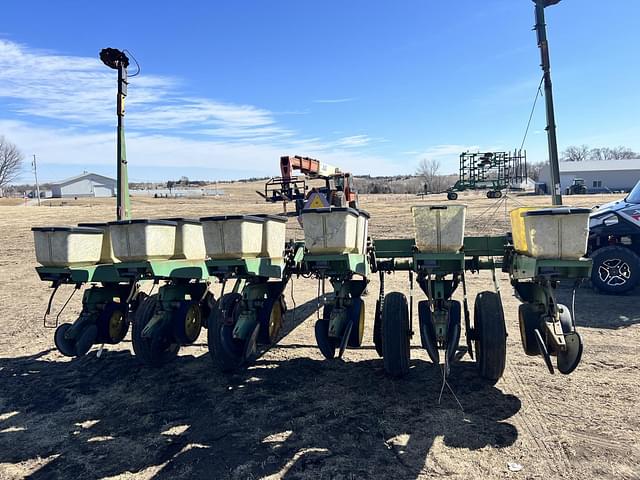 Image of John Deere 7000 equipment image 3