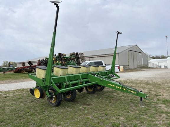 Main image John Deere 7000