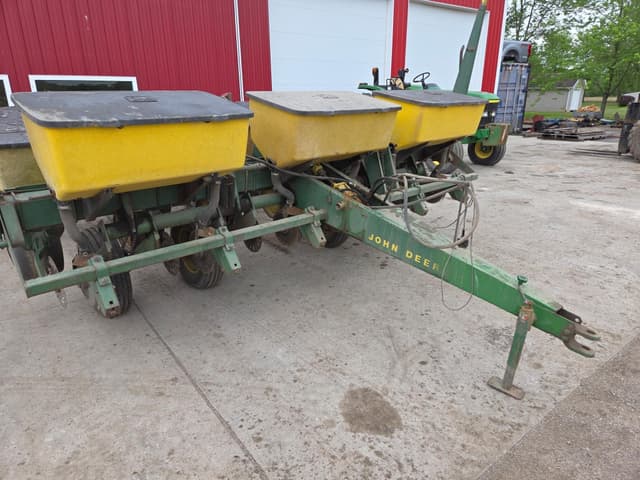 Image of John Deere 7000 equipment image 1