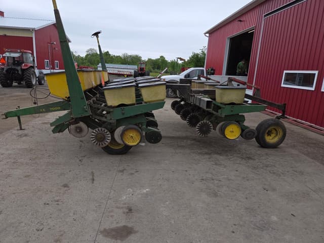 Image of John Deere 7000 equipment image 2