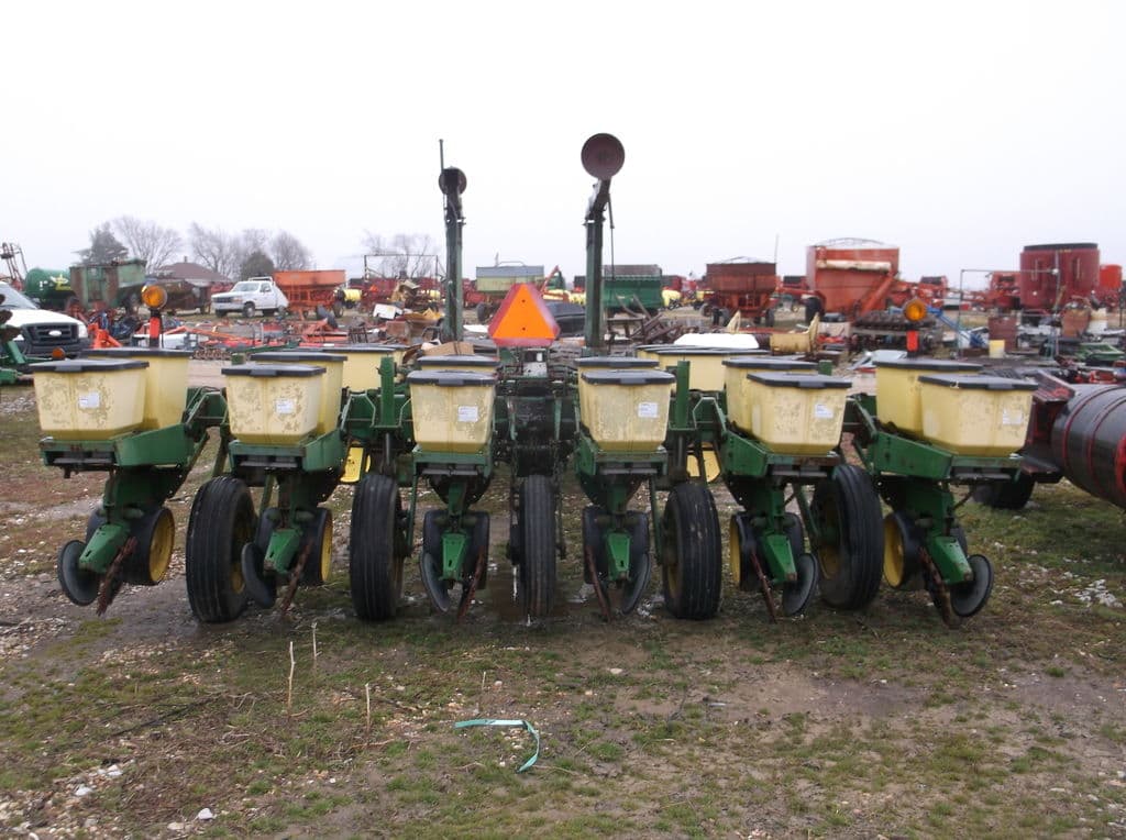 Image of John Deere 7000 Image 1