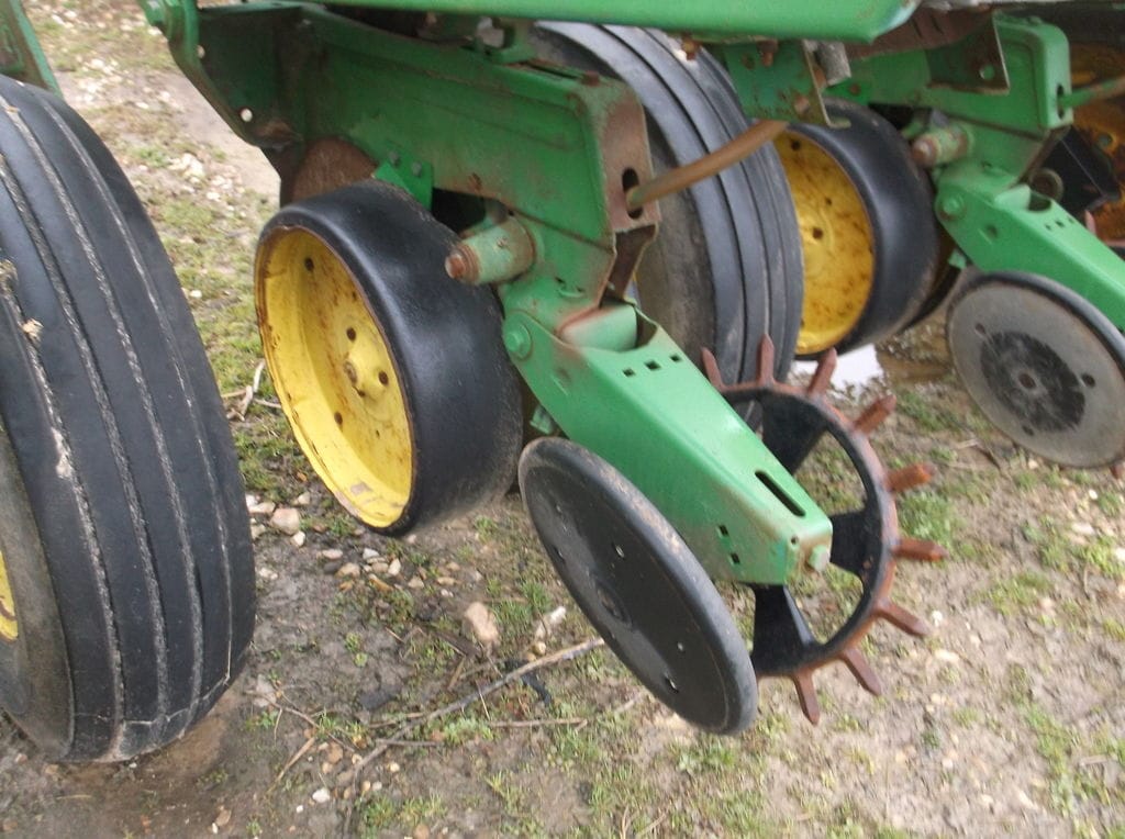John Deere 7000 Equipment Image0