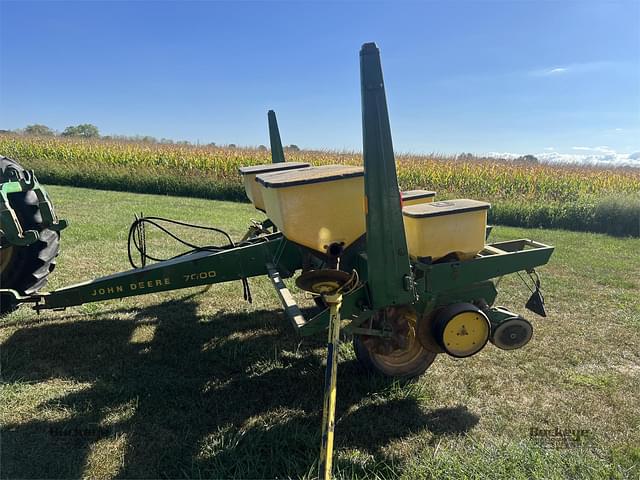 Image of John Deere 7000 equipment image 1