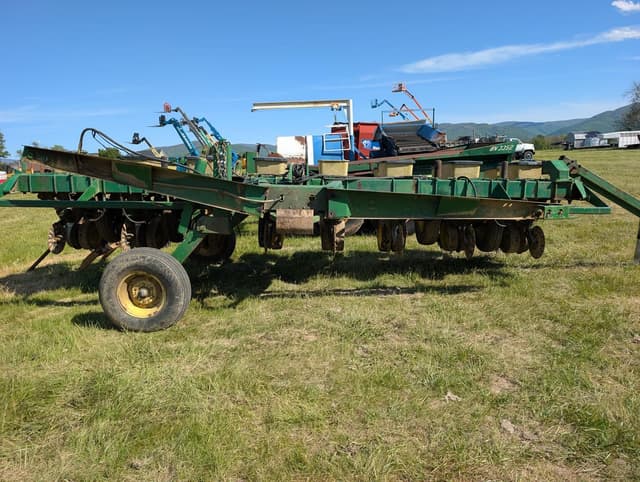 Image of John Deere 7000 equipment image 3