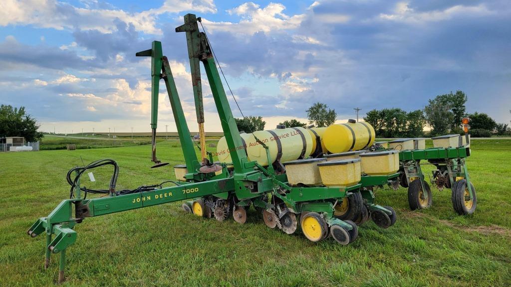 Image of John Deere 7000 Primary image
