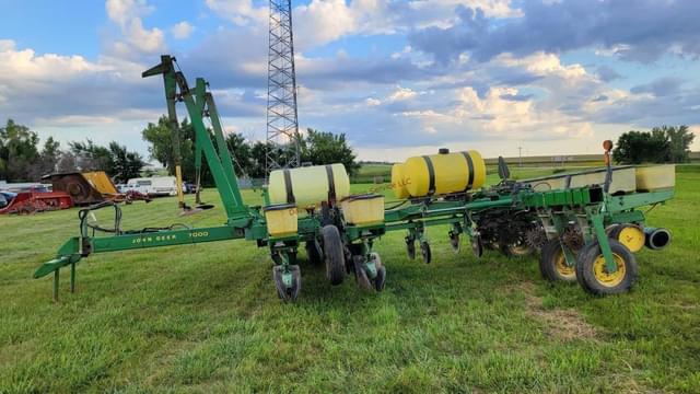 Image of John Deere 7000 equipment image 1