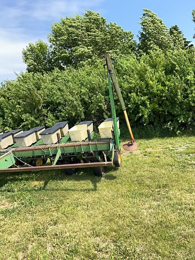 Image of John Deere 7000 equipment image 1