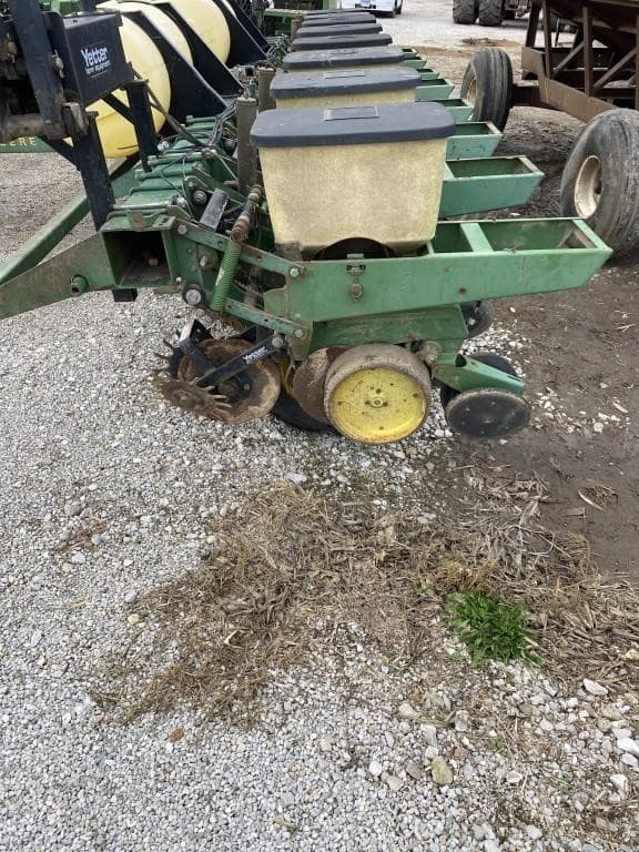 Image of John Deere 7000 Image 1