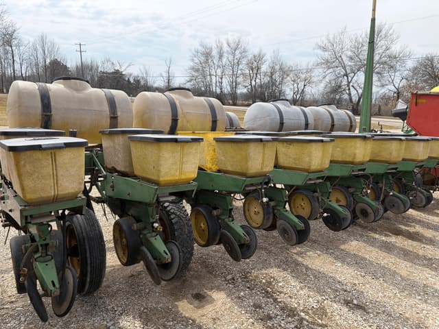Image of John Deere 7000 equipment image 2