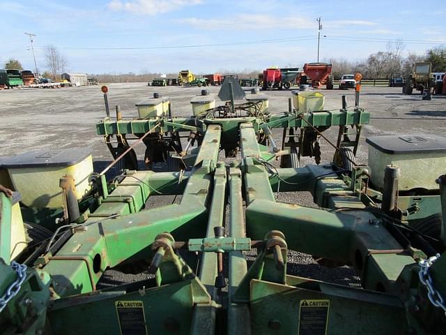 Image of John Deere 7000 equipment image 2