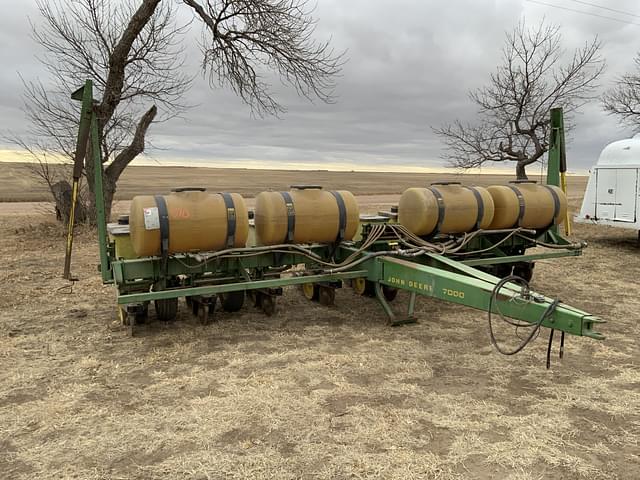 Image of John Deere 7000 equipment image 1