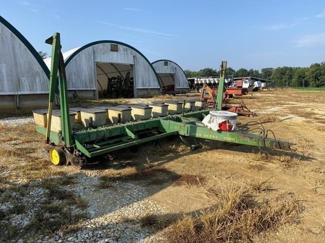 Image of John Deere 7000 equipment image 1