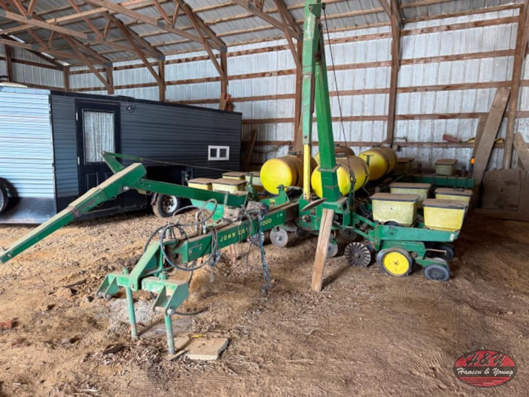 Image of John Deere 7000 Primary image