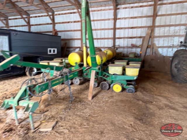 Image of John Deere 7000 equipment image 1